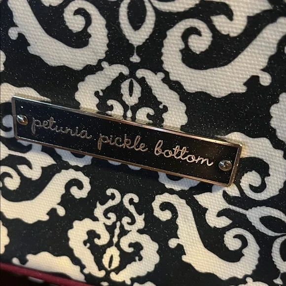 Petunia Pickle Bottom X-Large Messenger Style Diaper Bag-Like New ❤️ - Picture 2 of 11